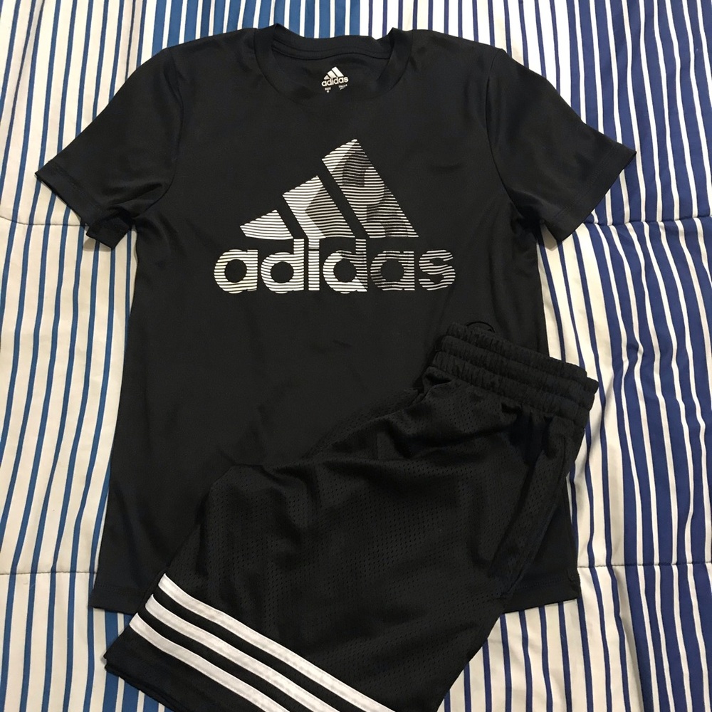 Boys Adidas shorts shirt set S(8)